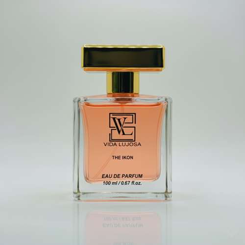 Ikon by Vida LUJOSA — a modern, fresh, and spicy fragrance. Bursting with grapefruit, cardamom, violet leaf, and cinnamon for a bold yet refined scent.